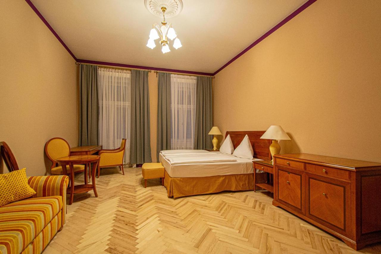 4 Bedrooms 130M2 Apartment At The Main City Square Prag Exterior foto