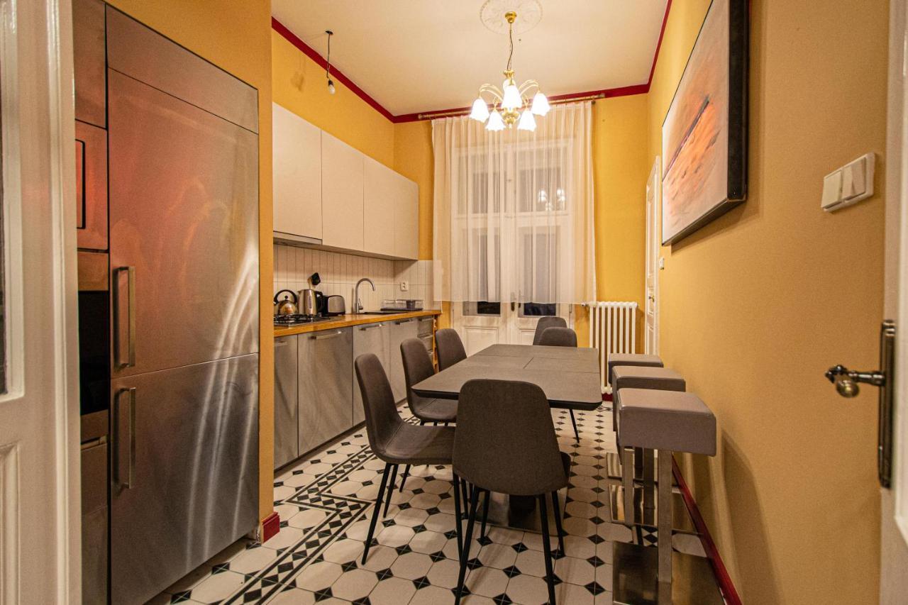 4 Bedrooms 130M2 Apartment At The Main City Square Prag Exterior foto