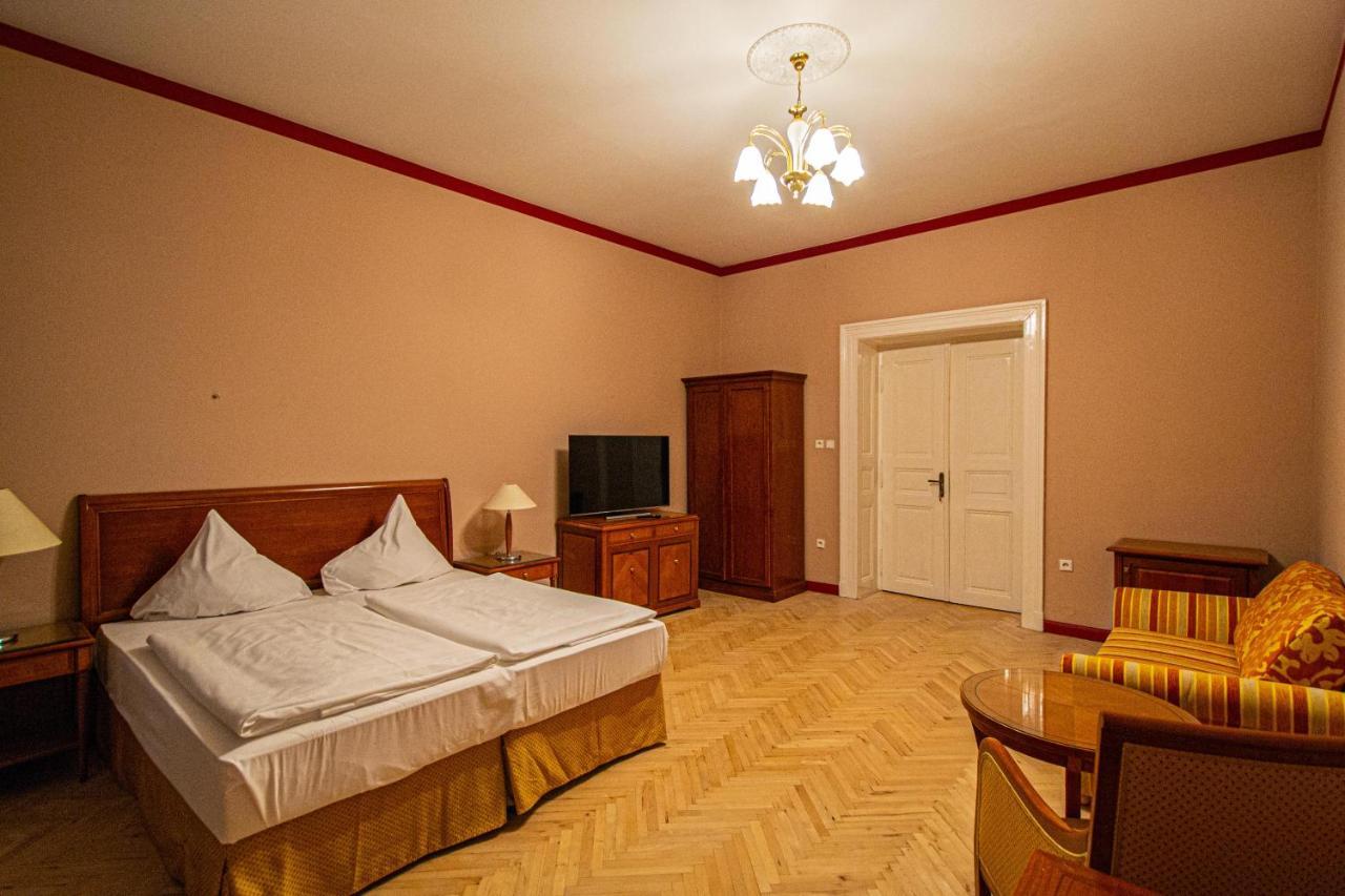 4 Bedrooms 130M2 Apartment At The Main City Square Prag Exterior foto