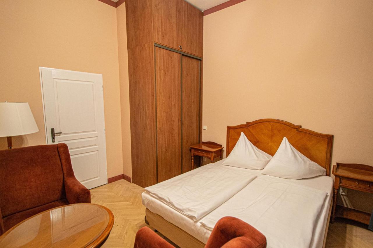 4 Bedrooms 130M2 Apartment At The Main City Square Prag Exterior foto